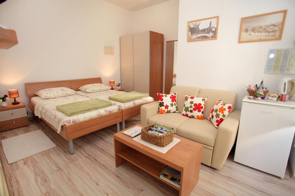 Room Mira Trogir Exterior photo
